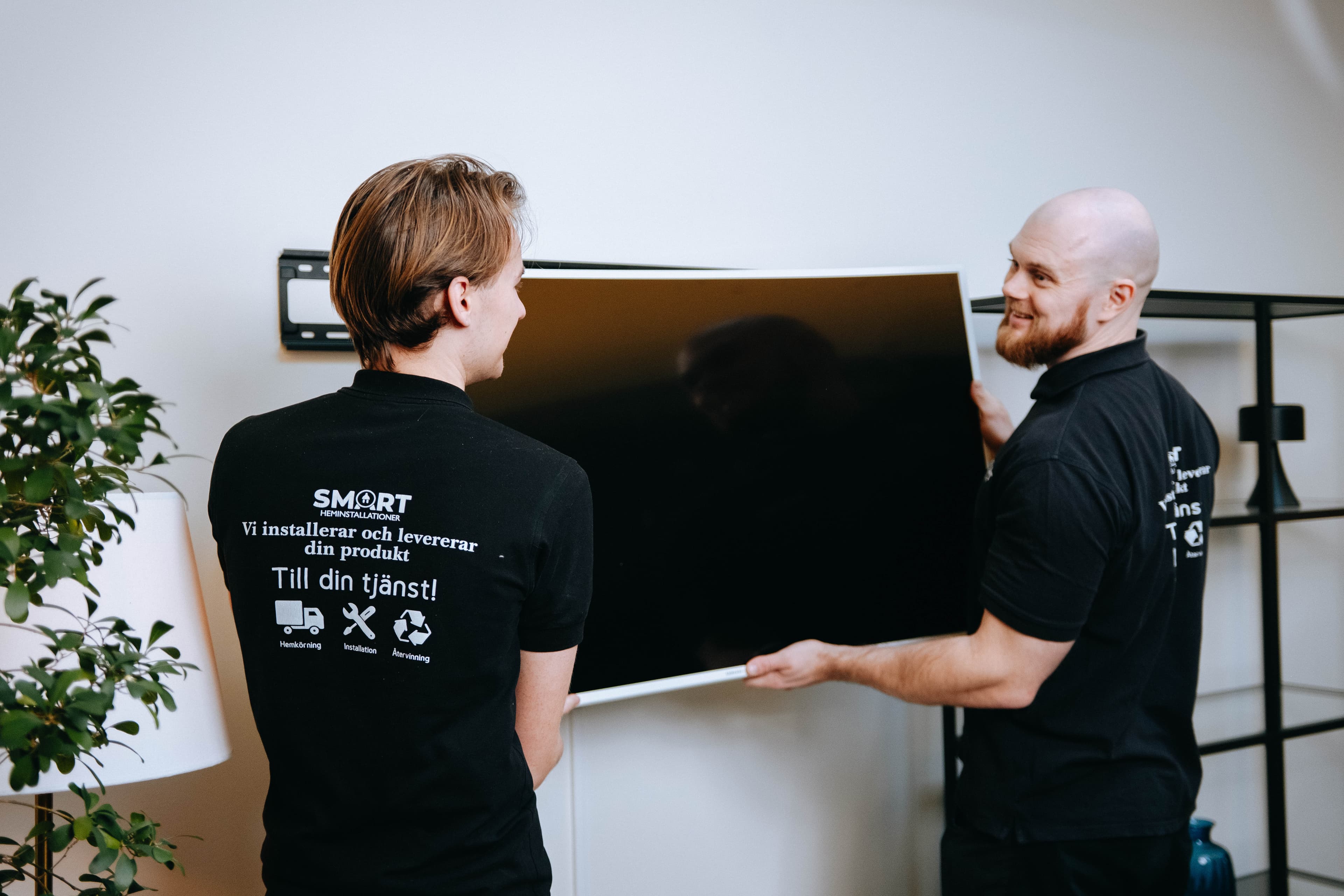 Tekniker från Smart Heminstallationer i arbete